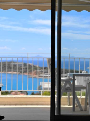 Raise Riviera Panoramic Sea View Apartment — 4-Star Luxury Hotel in Vouliagmeni, Greece