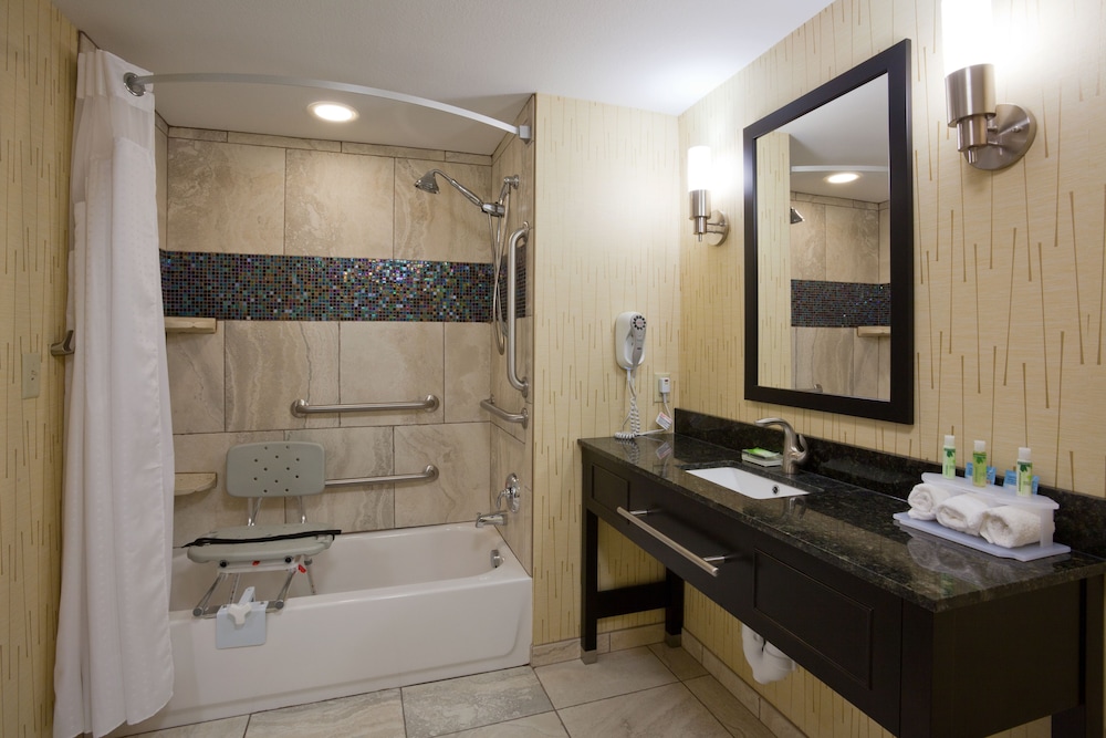 Holiday Inn Express Hotel & Suites Fort Dodge by IHG - photo 19
