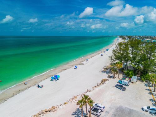 Island Daze — 4-Star Luxury Hotel in Bradenton Beach, United States
