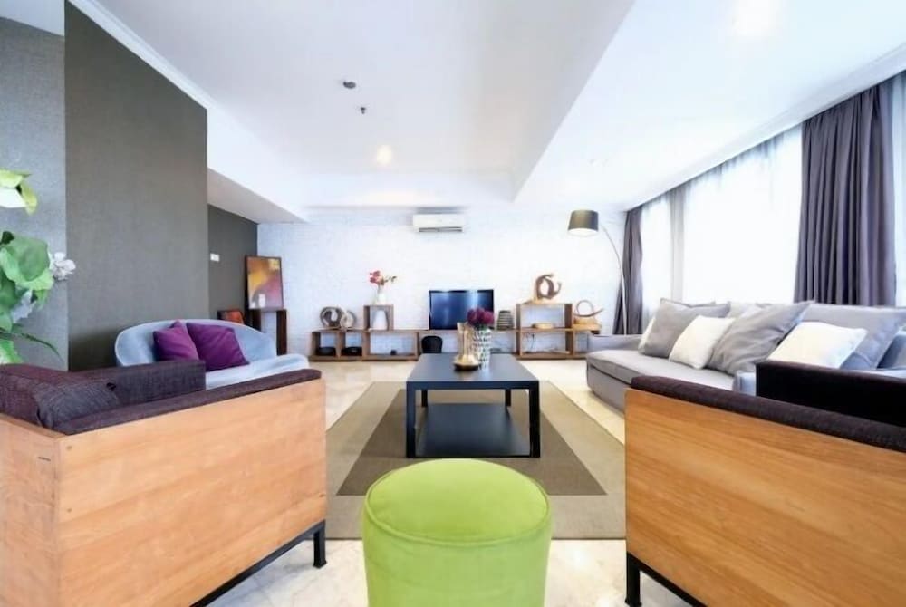 4BR Cozy Tropical Retreat Penthouse — 4-Star Luxury Hotel in Jakarta, Indonesia
