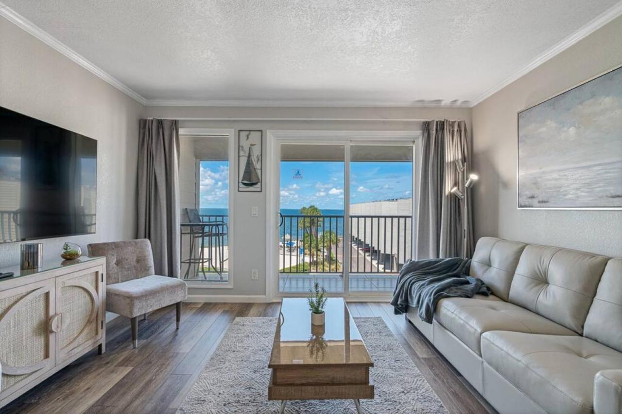 Stunning Bay Views from your Private Balcony — 4-Star Luxury Hotel in Tampa, United States