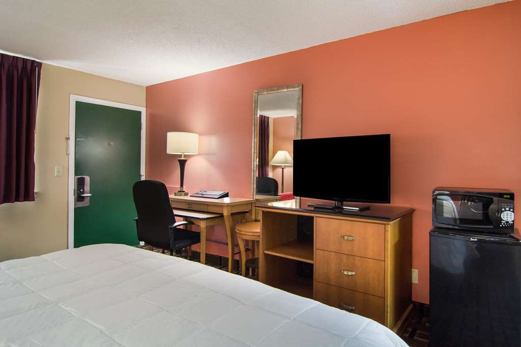 Americas Best Value Inn Darien - photo 29