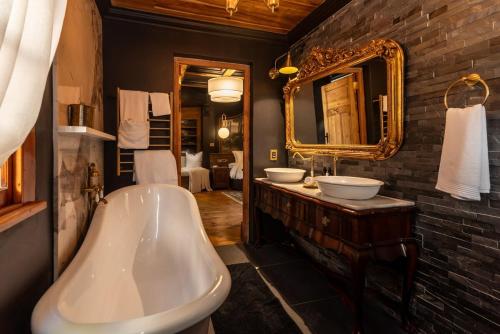 Muizenberg Gem 2BR Classic Elegance