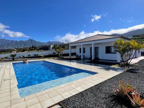 Atlantic Sunset Private Pool Adults Only in Los Llanos De Aridane, Spain