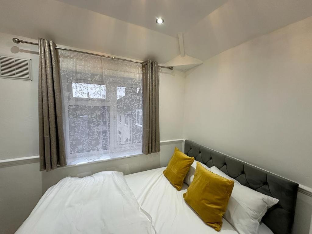 Cosy Smart Small Double Room in Keedonwood Road Bromley in Bromley, United Kingdom