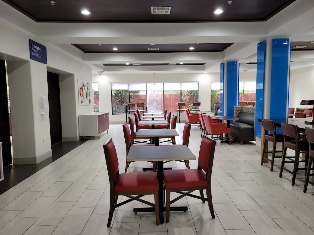 Holiday Inn Express Hotel & Suites Vidor South - photo 35