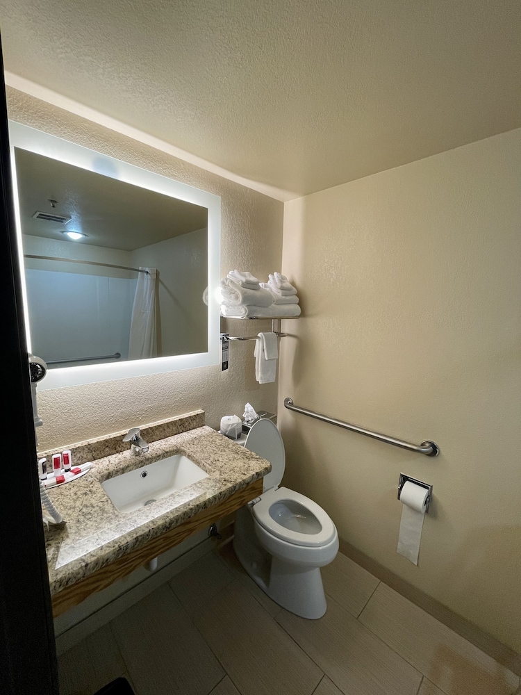 Super 8 by Wyndham Macon - photo 17