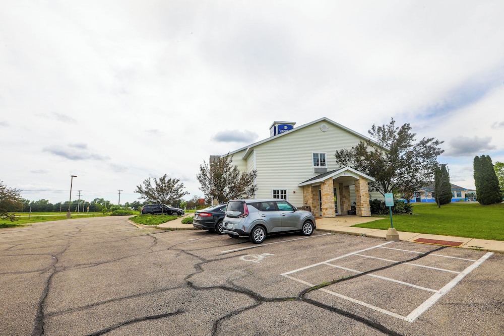 Evansville Inn & Suites By OYO - photo 44