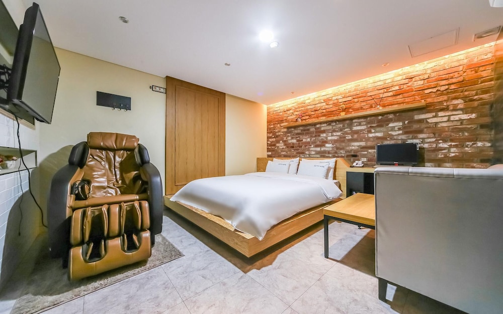 Changwon Myeongseo dong Haru Changwon in Changwon, South Korea