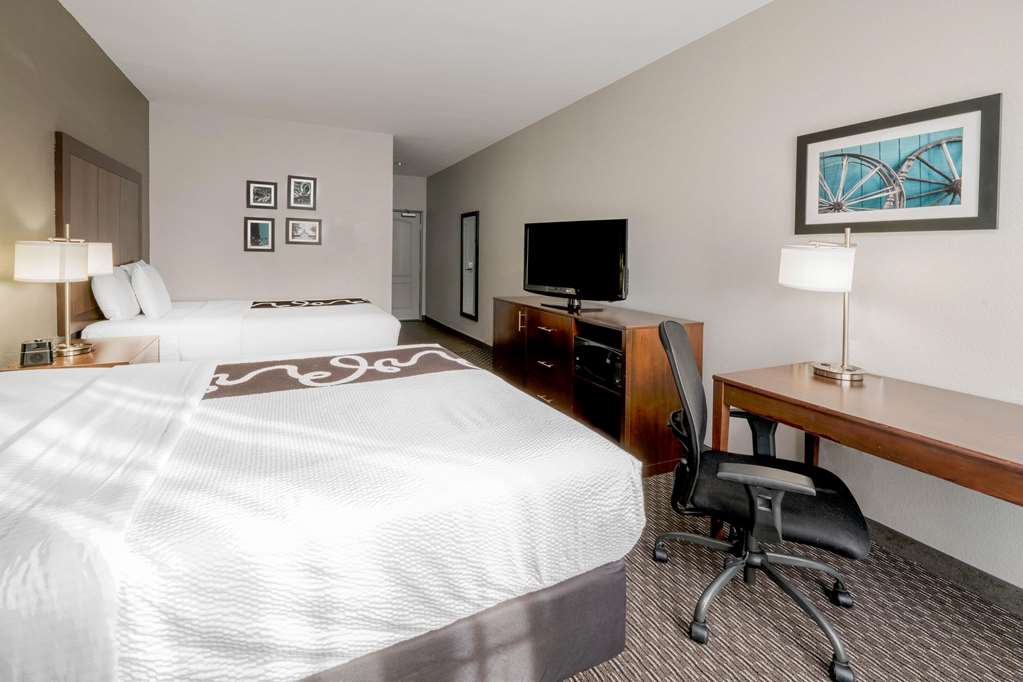 La Quinta Inn & Suites by Wyndham Fort Worth Arlington West - photo 14