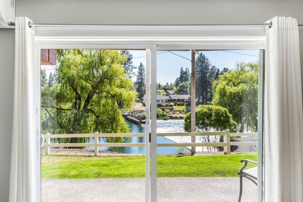 Bend Riverside Inn & Suites - photo 309