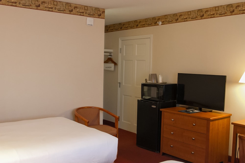 Flagship Inn & Suites - photo 8
