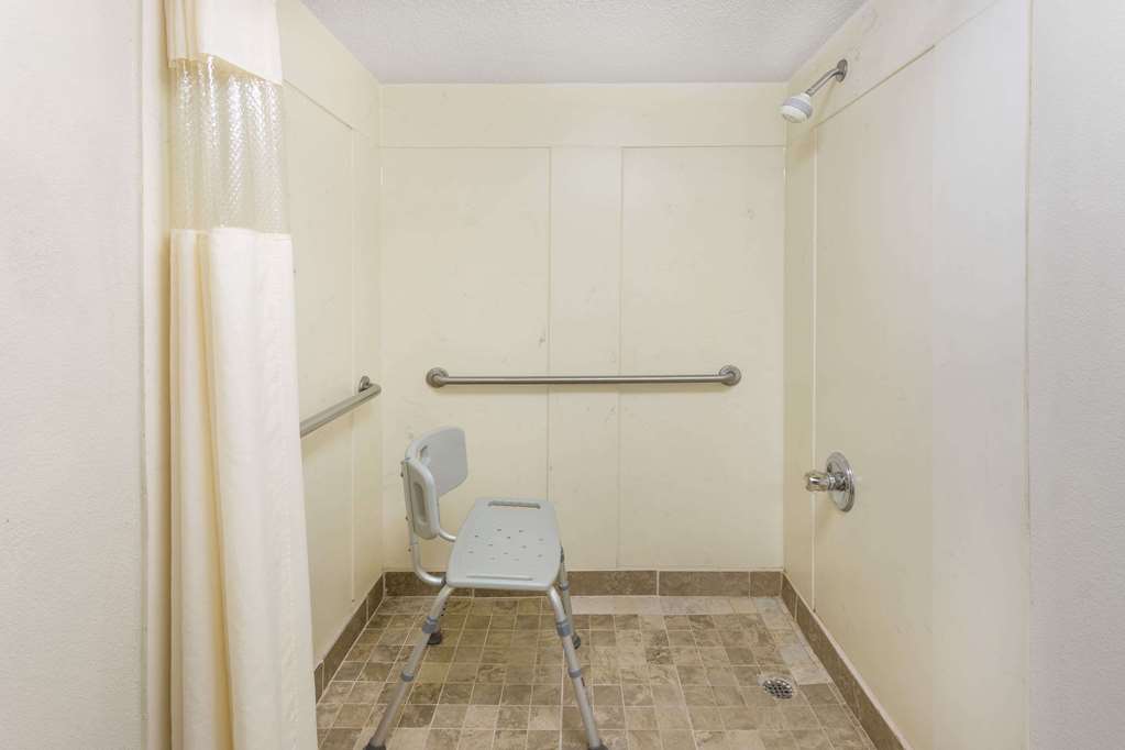 Days Inn by Wyndham Orangeburg South - photo 11