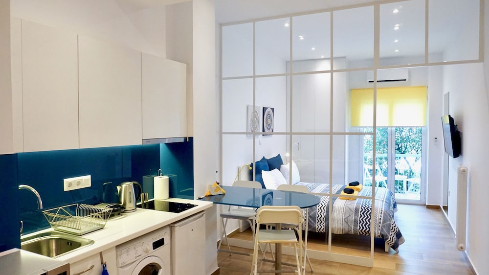 Charming Sunny Studio in Athens — 4-Star Luxury Hotel in Athens, Greece