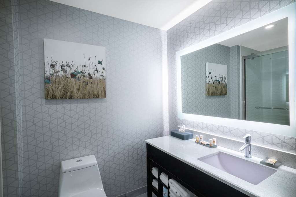 La Quinta Inn & Suites by Wyndham West Memphis - photo 8