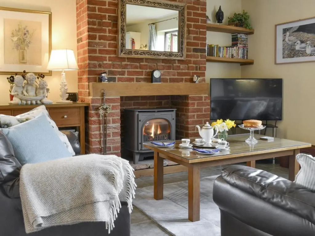 Riverside Cottage — 5-Star Luxury Hotel in Costessey, United Kingdom