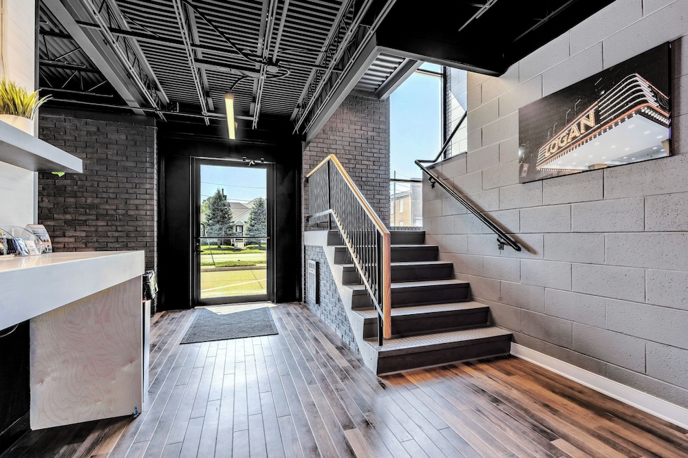 The Mulberry - carbon neutral hotel in Logan