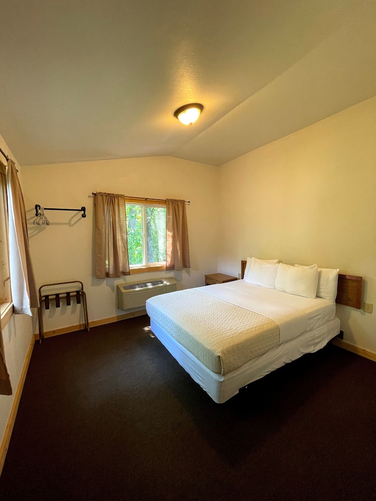 Hanging Horn Lakeside Resort - photo 17