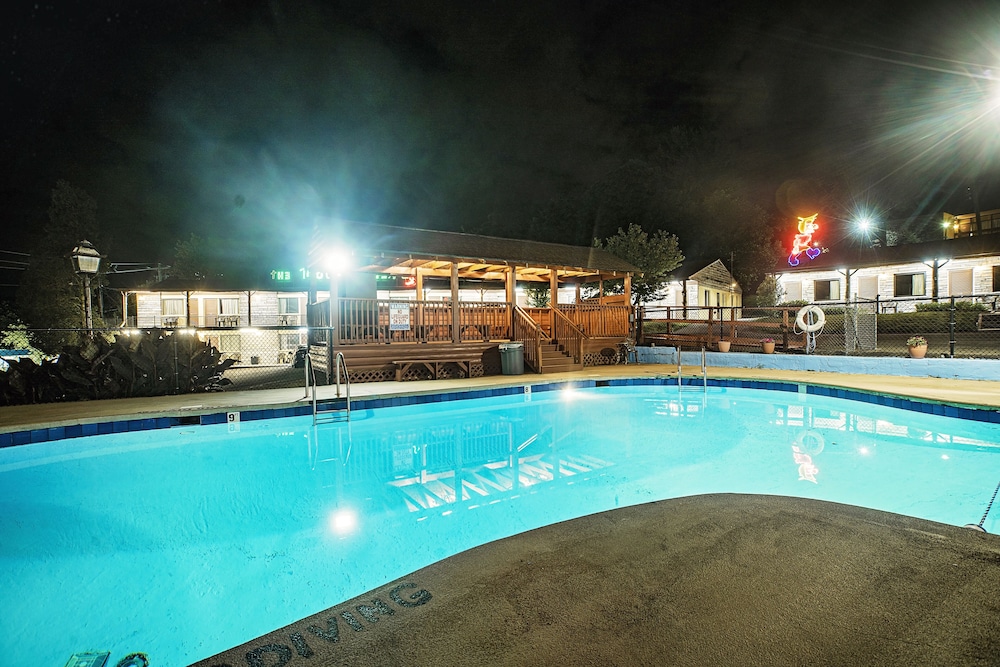 The Mountaineer Inn - photo 13