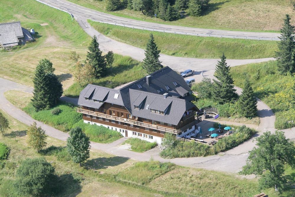 Berggasthaus Kandelhof - carbon neutral hotel in Rohr