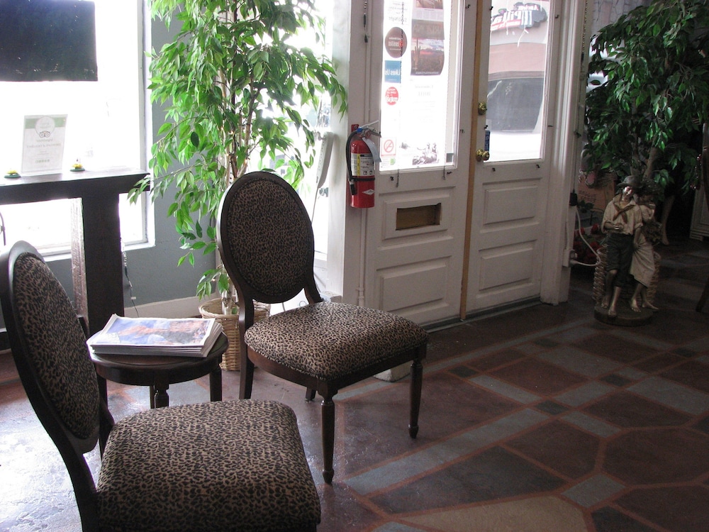 Cottonwood Hotel - photo 2