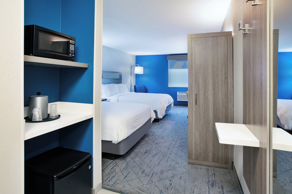 Holiday Inn Express & Suites Wauseon by IHG - photo 13