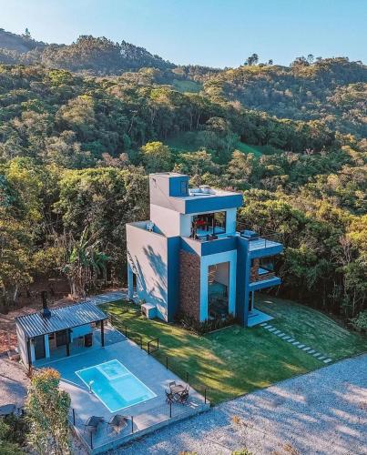 Triplex Com Piscina Aquecida — hotel in Santo Amaro Da Imperatriz