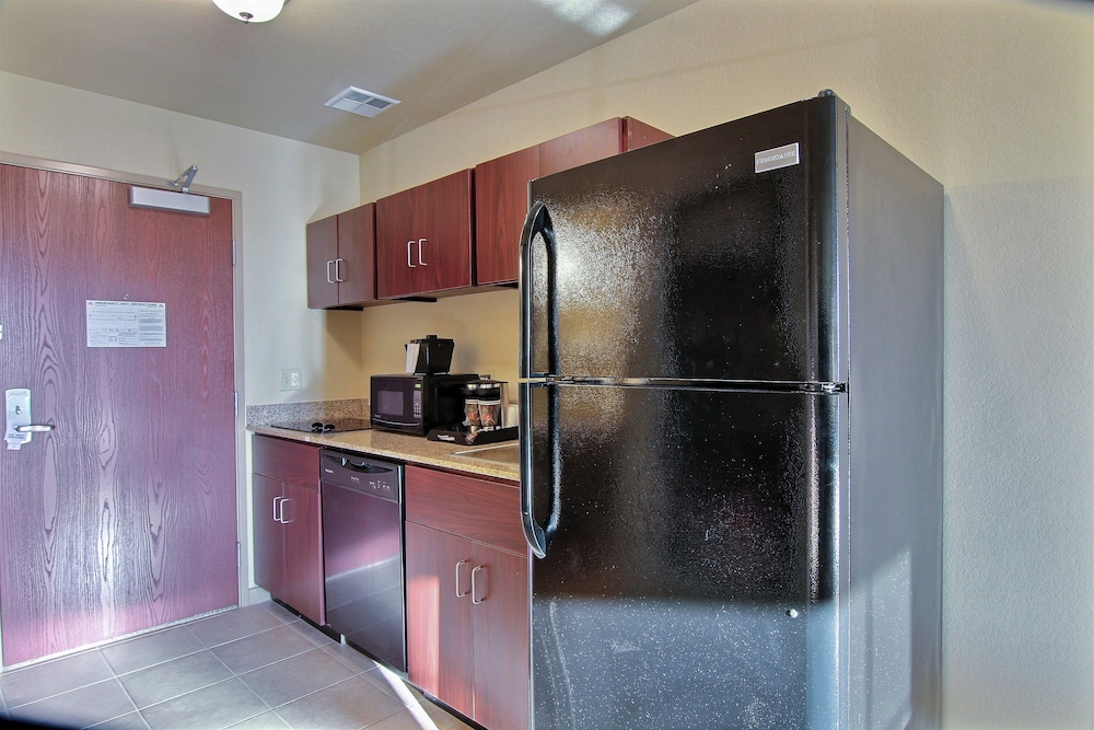 Cobblestone Hotel & Suites Beulah - photo 15