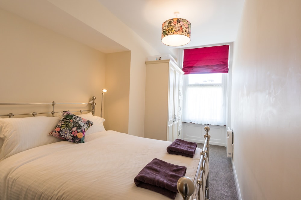 80 Kingsway — 4-Star Luxury Hotel in Bishop Auckland, United Kingdom
