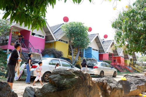 Baan Rai Prai Rung Kaeng Krachan pet-friendly hotel Song Phi Nong
