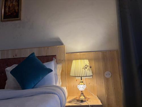 Urban wave 2Bed rooms by Vanasthali in Kasauli, India