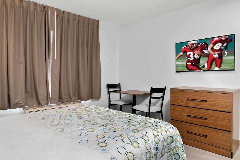 HomeTowne Studios by Red Roof Auburn Hills - photo 20