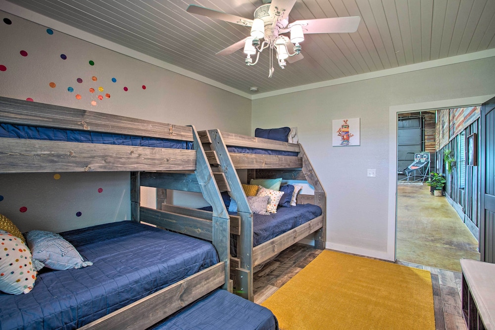The Copper Roost Lake Texoma Escape with Hot Tub — hotel in Calera