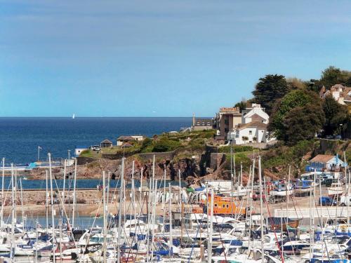 9 Dolphin Court — 4-Star Luxury Hotel in Brixham, United Kingdom