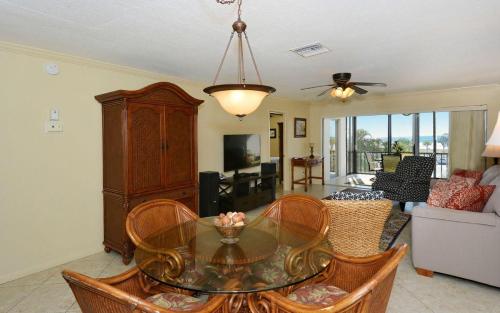 Crescent Royale Condominiums 303 — 4-Star Luxury Hotel in Siesta Key, United States