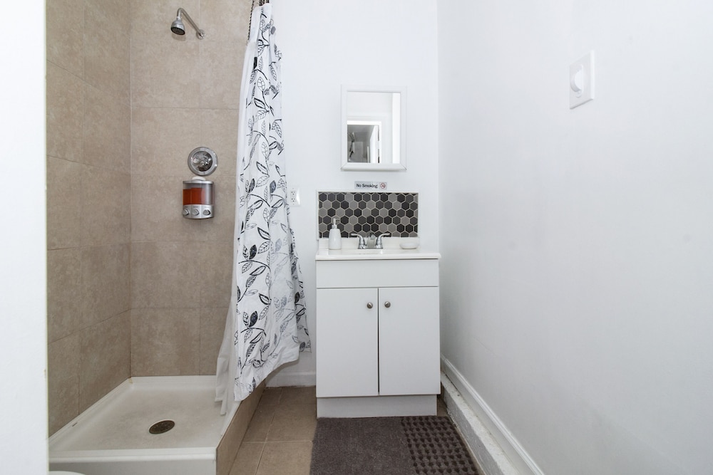 Racpanos Modern Stay on Forrest Street - photo 52