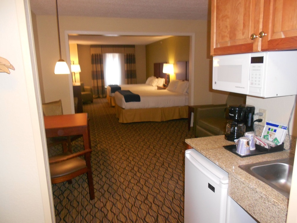 Holiday Inn Express & Suites Lancaster by IHG - photo 10