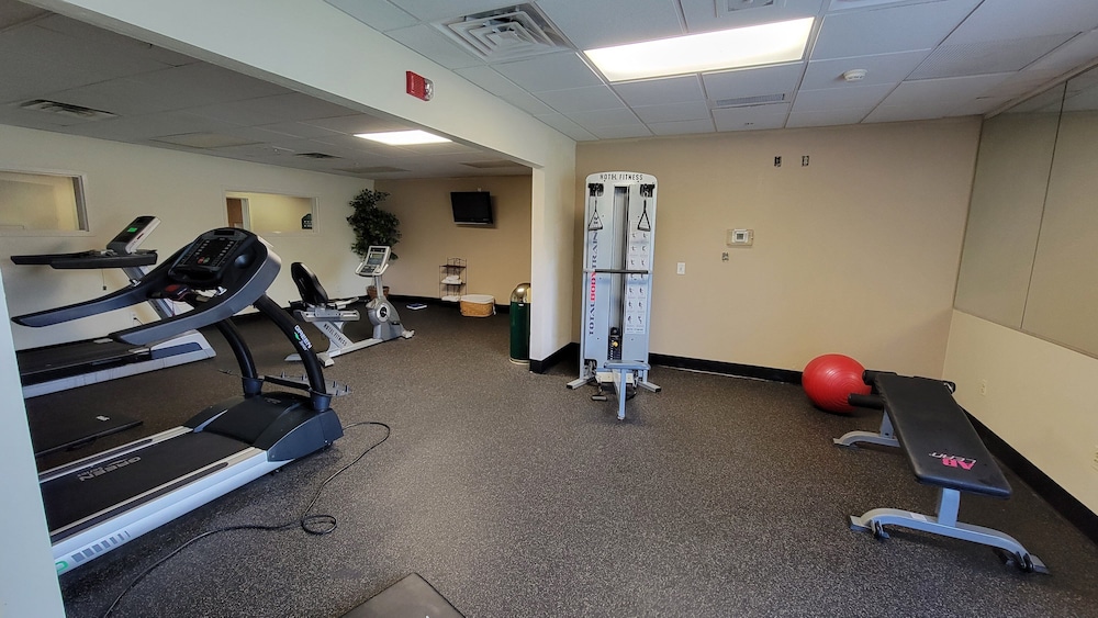 Holiday Inn Express Fayetteville Fort Bragg by IHG - photo 22