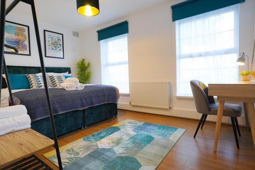 3BR Comfy Apartment in Enfield North London Free Parking — 4-Star Luxury Hotel in London, United Kingdom