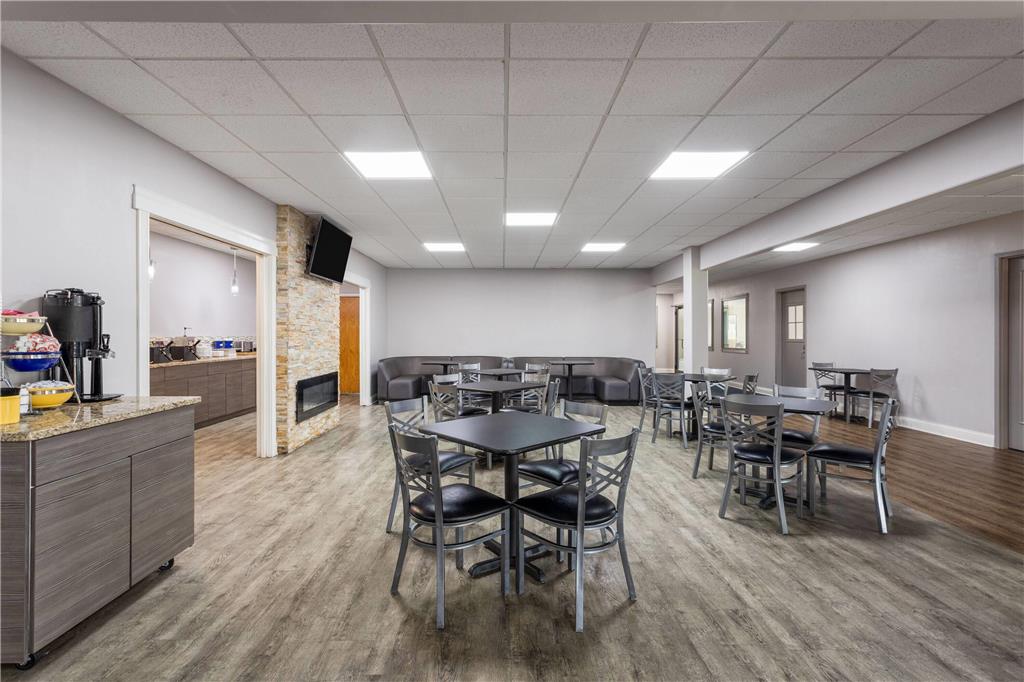 Days Inn and Suites by Wyndham Hammond IN - photo 27