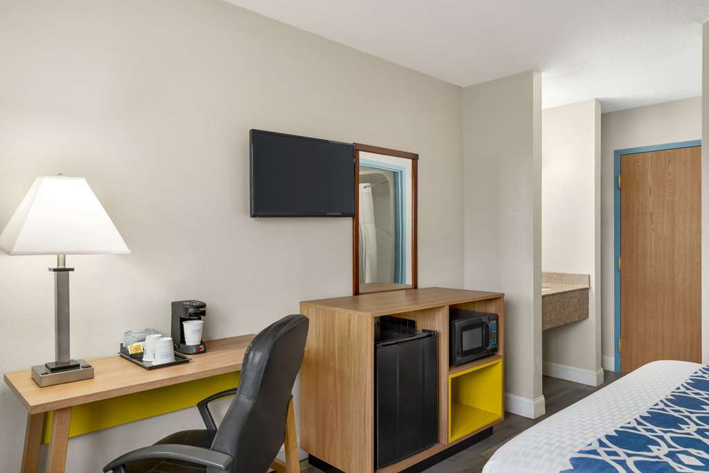Days Inn by Wyndham Canastota Verona - photo 16