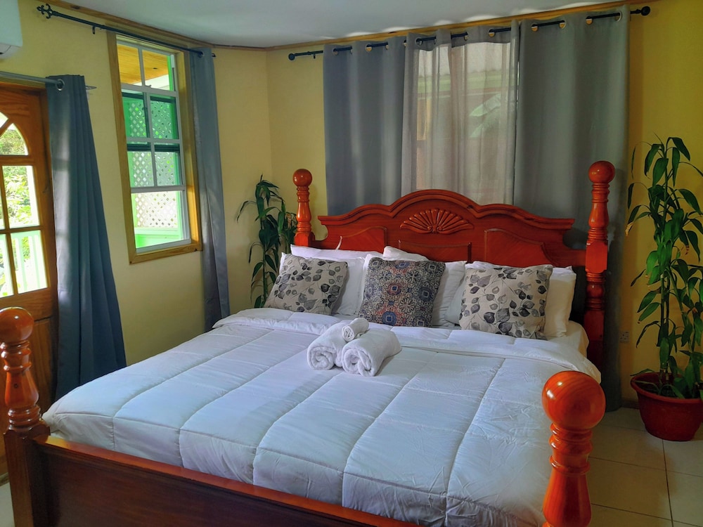 Pinard’s Mountain Resort Cottage 10 in Pointe Michel, Dominica