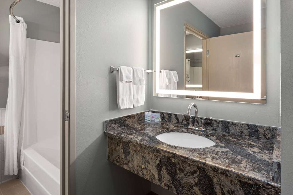AmericInn by Wyndham North Branch - photo 23