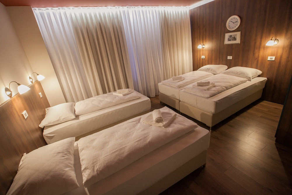 Hotel Center — hotel in Postojna