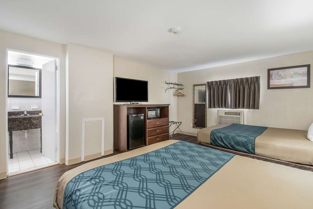 Econo Lodge Mechanicsburg Harrisburg West - photo 17