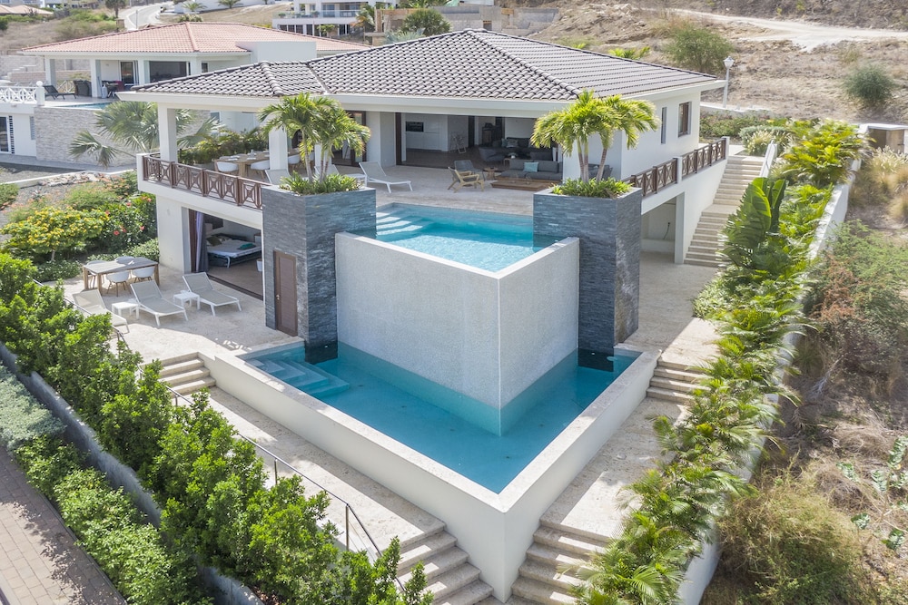 Blue Bay Exclusive — 4-Star Luxury Hotel in Willemstad, CURAÇAO