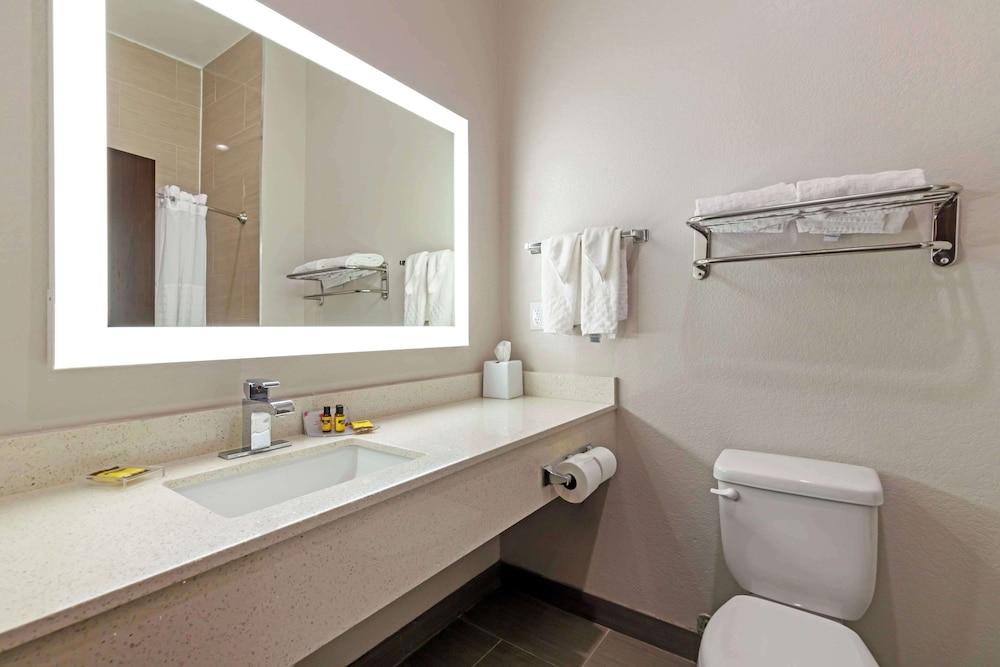 Best Western Plus Pleasanton Hotel - photo 19