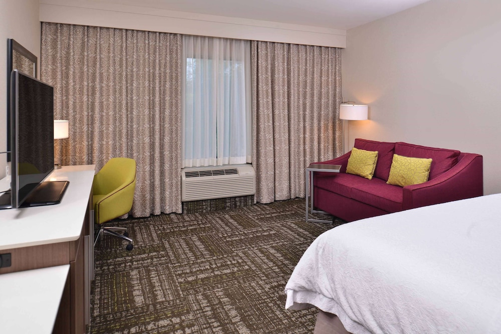 Hampton Inn & Suites Dallas Market Center - photo 21