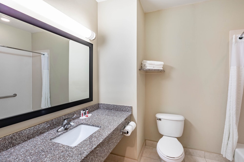 Baymont by Wyndham Victoria - photo 15