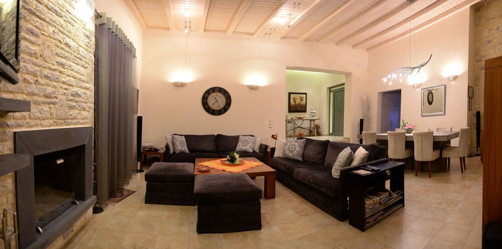 Patras Villa Elia — 4-Star Luxury Hotel in Patra, Greece